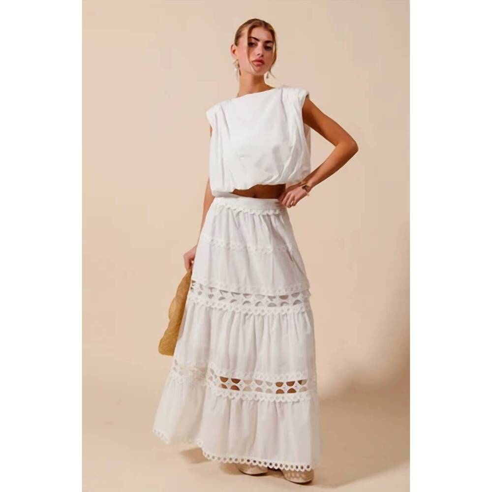 NEW SO ME sleeveless bubble top and lace trimmed skirt set in ecru